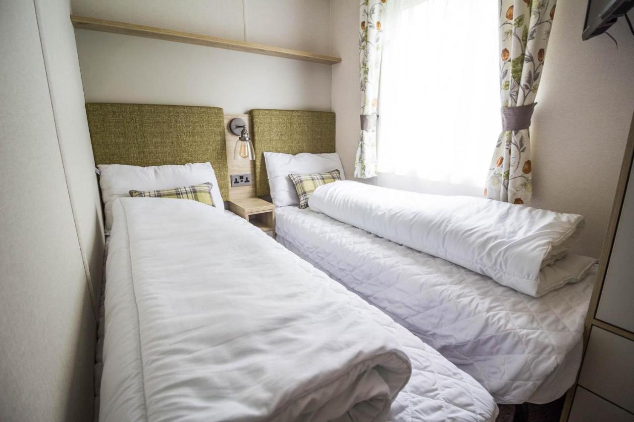 Beautiful 6 Berth Caravan With Decking At Southview Holiday Park Ref 33024O Hotell Skegness Exteriör bild