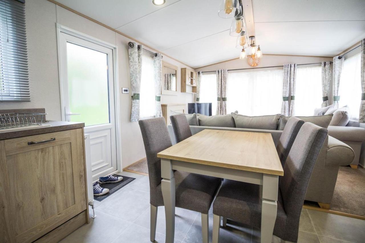 Beautiful 6 Berth Caravan With Decking At Southview Holiday Park Ref 33024O Hotell Skegness Exteriör bild