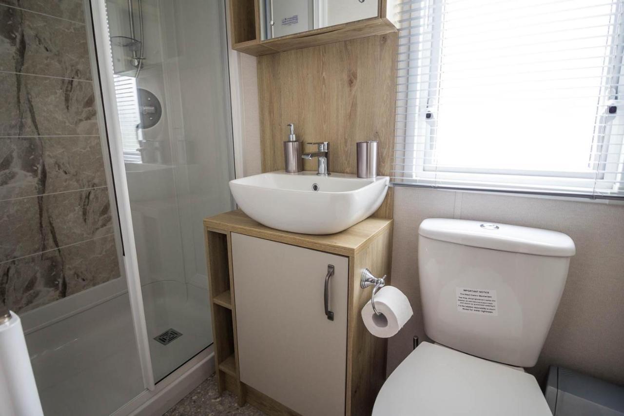 Beautiful 6 Berth Caravan With Decking At Southview Holiday Park Ref 33024O Hotell Skegness Exteriör bild