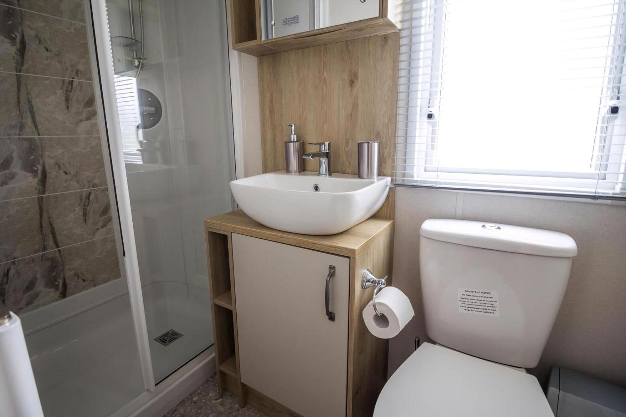 Beautiful 6 Berth Caravan With Decking At Southview Holiday Park Ref 33024O Hotell Skegness Exteriör bild