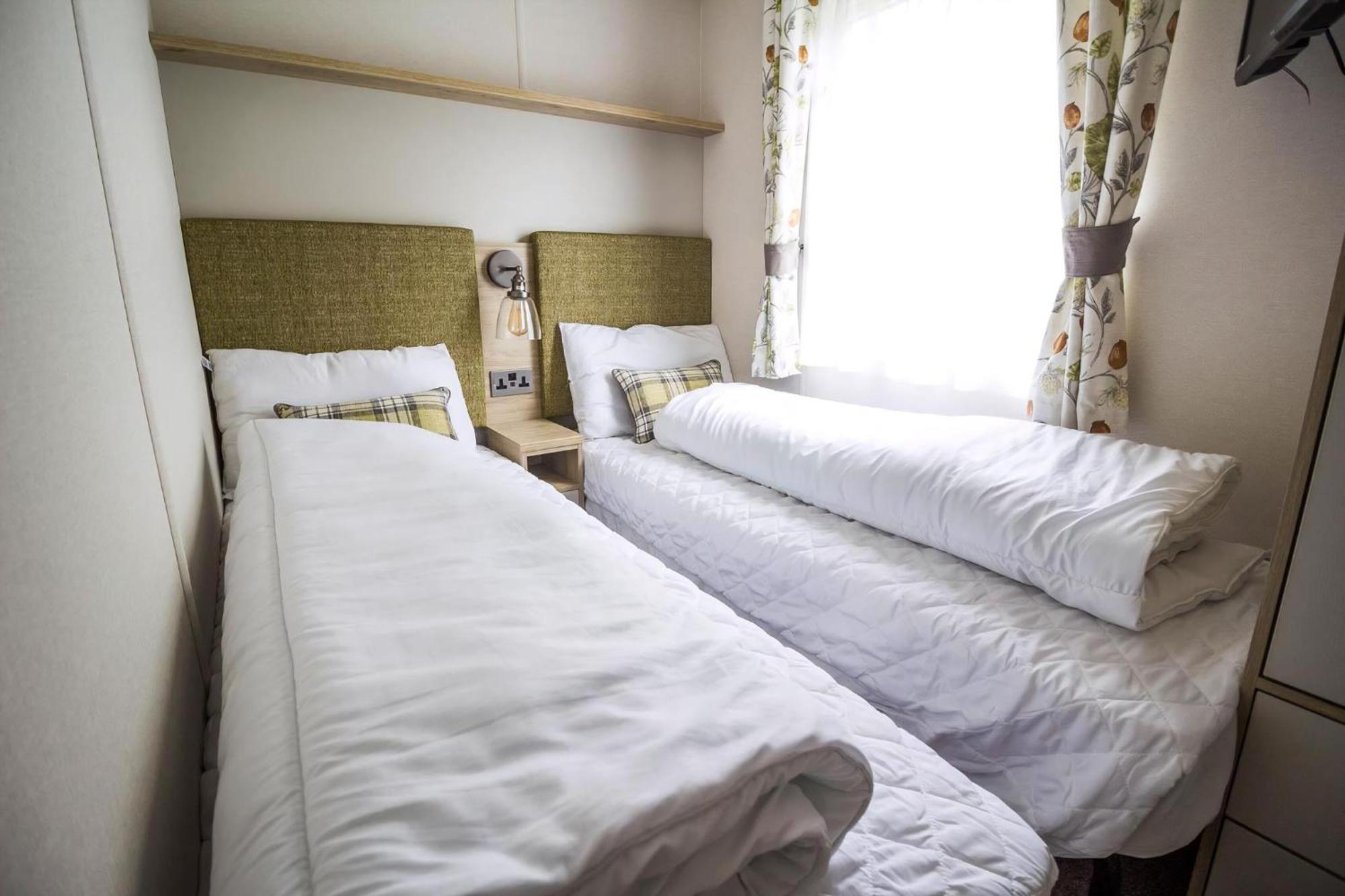 Beautiful 6 Berth Caravan With Decking At Southview Holiday Park Ref 33024O Hotell Skegness Exteriör bild