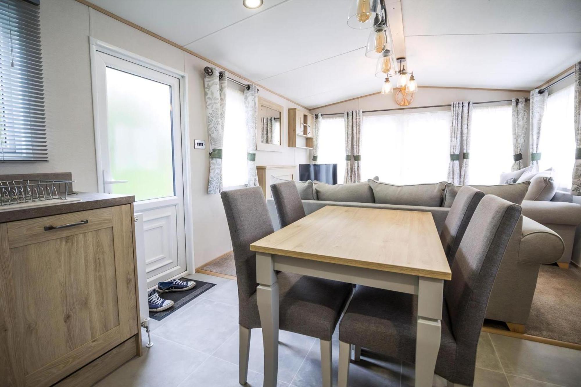 Beautiful 6 Berth Caravan With Decking At Southview Holiday Park Ref 33024O Hotell Skegness Exteriör bild